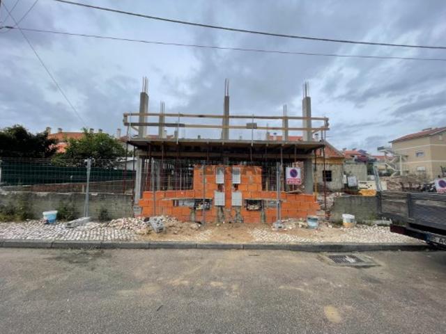 Moradia geminada T3 Triplex | Garagem box | Terraço