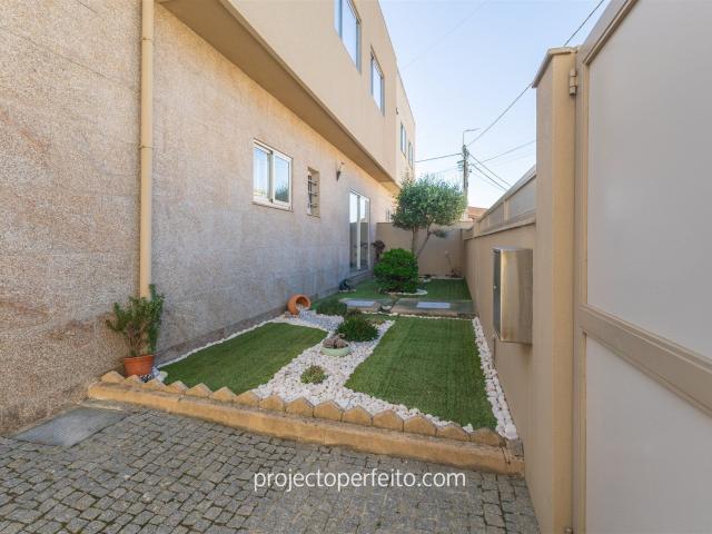 Moradia Geminada T3 Venda em Serzedo e Perosinho,Vila Nova d. 125m² Serzedo e Calvos