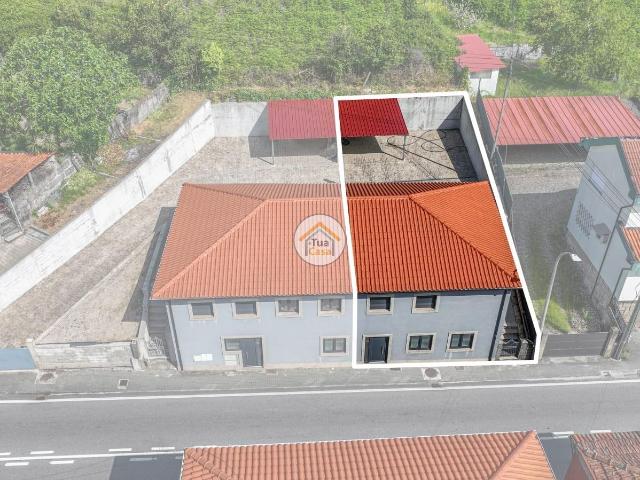Moradia Geminada toda reformada com armários embutidos e luz natural