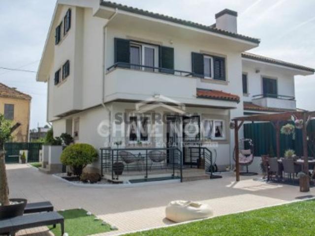 Moradia Geminada V4+1 c/ Jardim e Garagem Box em Gulpilhares