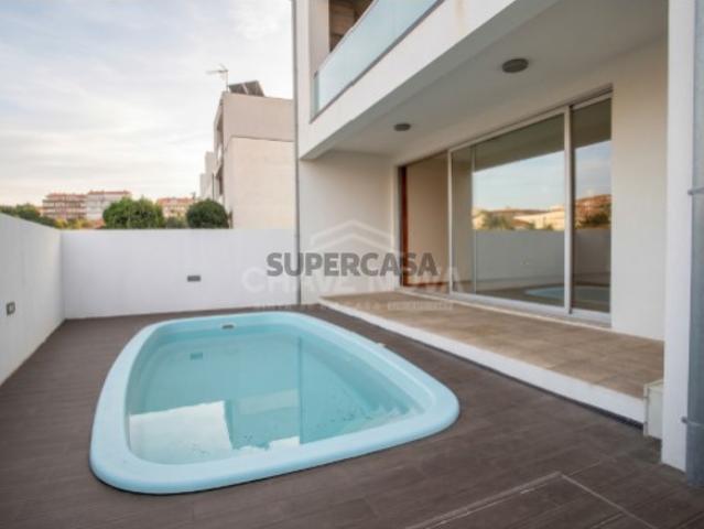 Moradia Geminada V4 c/ Piscina e Vistas Rio Douro em Oliveira do Douro
