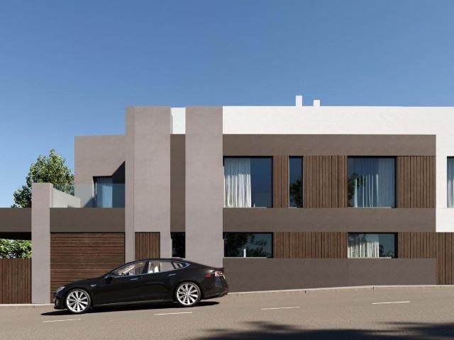 Moradia Geminada V4 com Piscina e Garagem Fechada nas Gambel. 214m² Montenegro