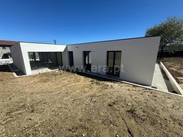 Moradia Geminada V4 236m² Rio De Loba