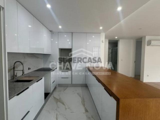 Moradia Geminada V3 Nova em Serzedo