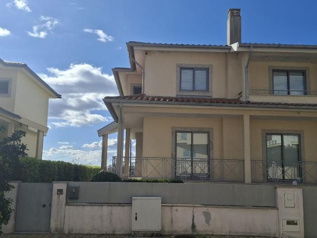Moradia Geminada V3 Amares