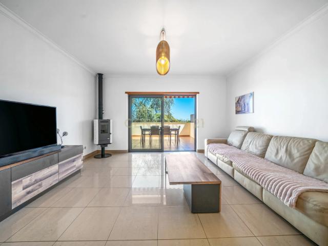 Moradia geminada 3 quartos com piscina e garagem | Branqueir. 118m² Albufeira e Olhos de Água
