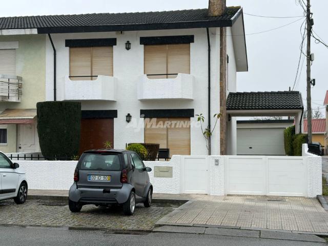 Moradia geminada 4 Quartos