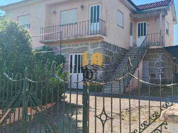 Casa à venda em Gondifelos - Varanda