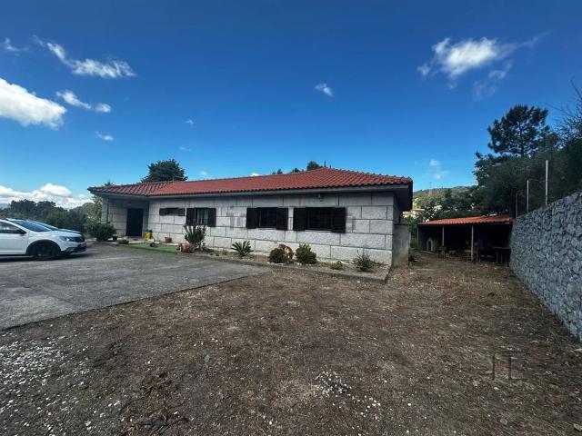 Moradia, Grilo