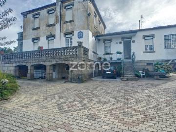 Moradia histórica T6 no centro de Nelas