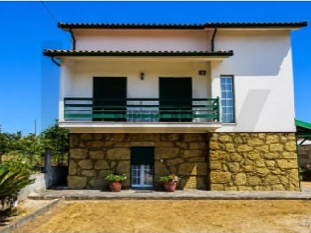 Moradia Independente T3 + T1 com Entrada Independente, com Terreno e Anexo | Tábua