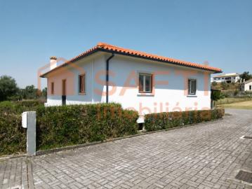 Moradia Independente T2+1 com Terreno de 920 m² em Agodim