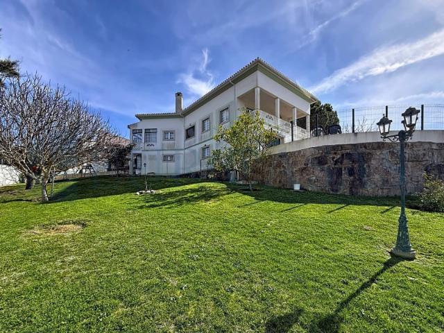 Moradia T3+3 com jardim e garagem em Albarróis, Alenquer, Lisboa