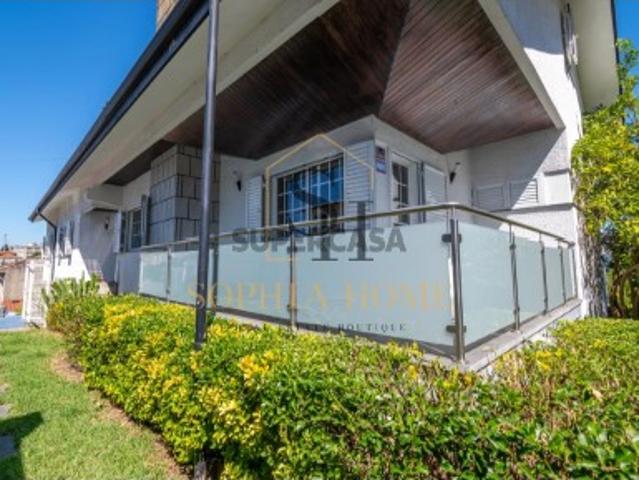 Moradia Independente T4+2 com 475 m²