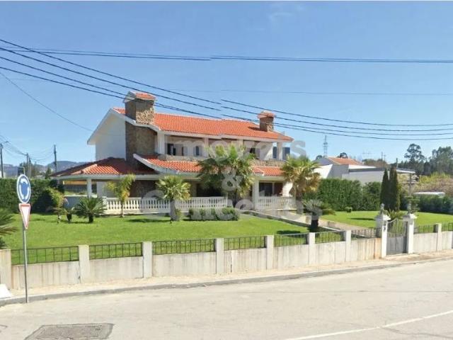 Moradia Independente T4 Á Venda Terronhas Paredes