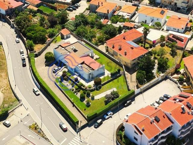 Moradia Independente T4 com 1.780 m² de Terreno | Carvalhos | Vila Nova de Gaia