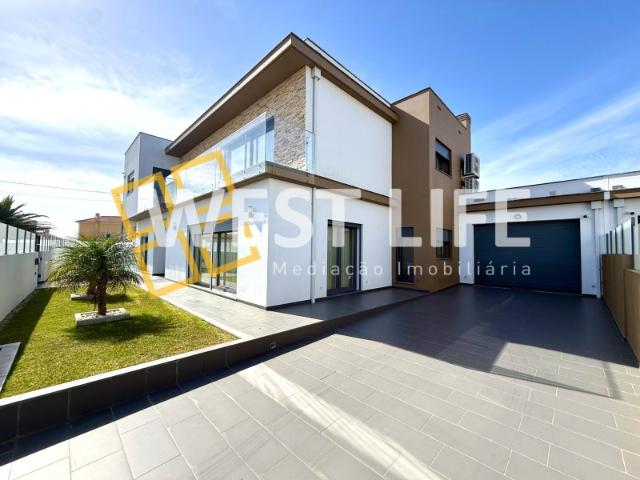 Moradia Independente T4 com piscina Acabamentos de excelência EXCLUSIVO WL Torres Vedras