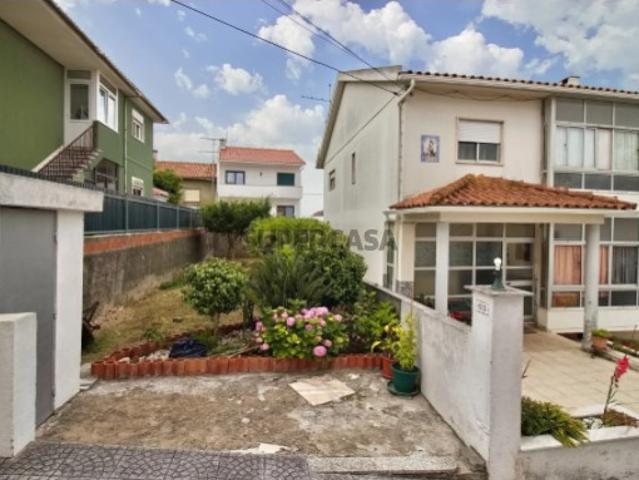 Moradia Independente T4 em Porto Salvo
