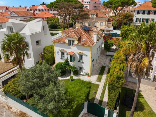 Moradia independente T5+2 com 415 m2 de área bruta num lote. 415m² Cascais e Estoril