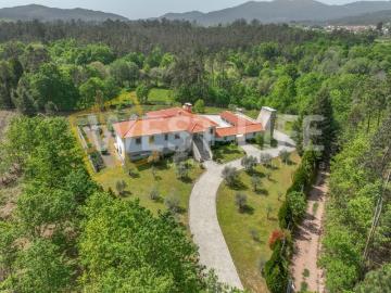 Moradia Independente T5 com terreno de 14000m2 Vista para as Montanhas Mágicas São Pedro do Sul, Viseu