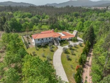 Moradia Independente T5 com terreno de 14000m2 Vista para as Montanhas Mágicas São Pedro do Sul, Viseu