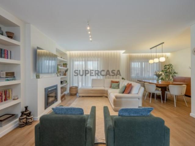 Moradia Independente T5 renovada em 2025 | 1450m2 de terreno | Praia da Madalena