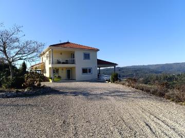 Moradia independente à venda na rua das pinheirais 384m² Arganil