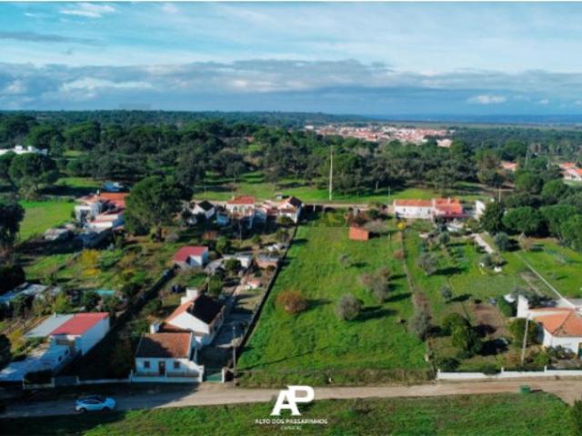 Moradia independente à venda no Alto dos passarinhos, Couço