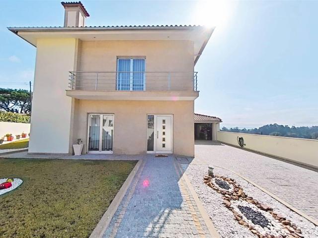 Moradia independente à venda em Mujães 220m² Mujães