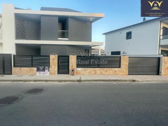 Moradia Independente à Venda em Mexilhoeira Grande 185m² Mexilhoeira Grande