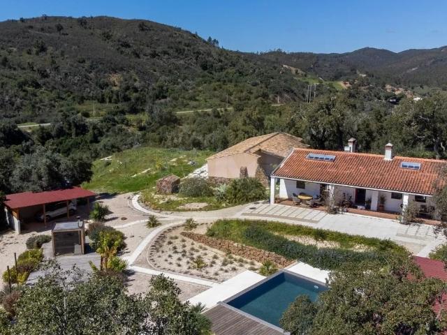Moradia independente à venda entre Aljezur e Lagos 95m² Monchique