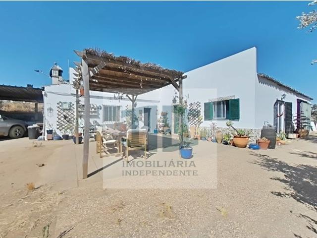 Moradia independente à venda, Santa Clara a Nova, com piscina e Terreno 11250 m2
