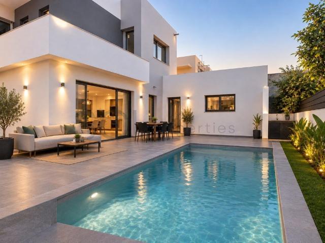 Moradia Independente com 4 Suítes, Garagem e Piscina em Fern. 145m² Fernão Ferro