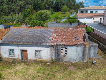 Moradia independente com 832m2 de Terreno, na zona do Bizorreiro, em Lavos!