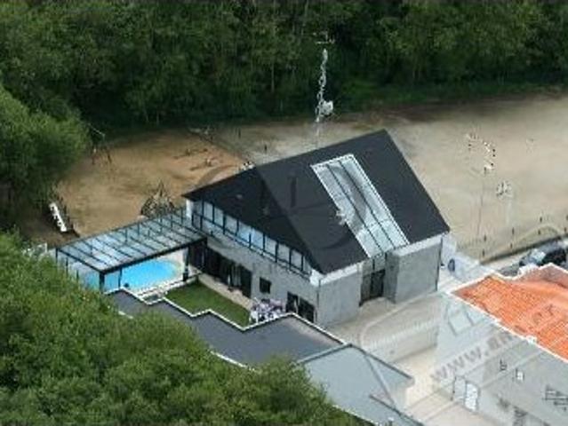 Moradia Independente com Piscina Aquecida e Apartamento Anexo Próxima da Praia e Aeroporto