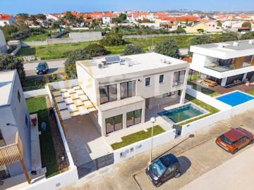 Moradia Independente de tipologia T3 Nova, localizada na pov. 170m² Ericeira