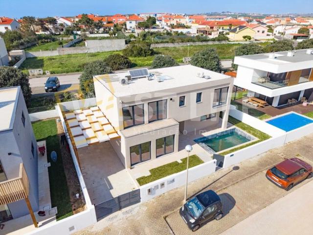 Moradia Independente de tipologia T3 Nova, localizada na pov. 170m² Ericeira