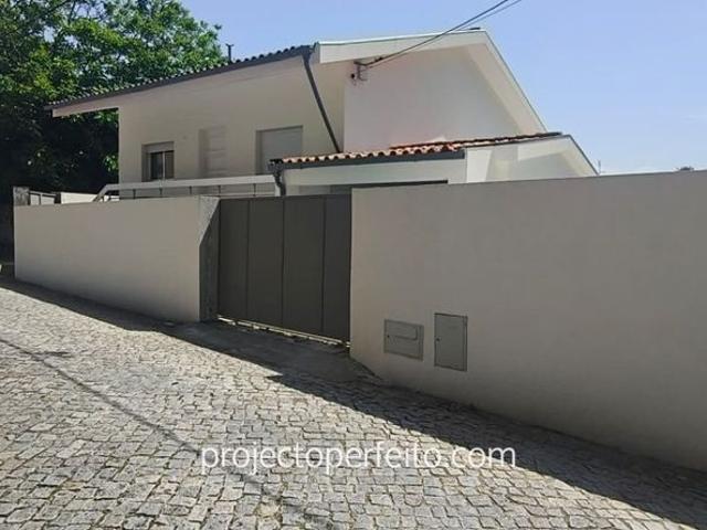 Moradia independente em Zona Este, São Felix da Marinha