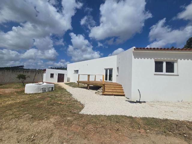 Moradia independente em Campelos e Outeiro da Cabeça