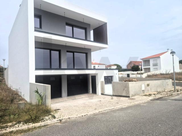 Moradia Independente em Santo Isidoro com Piscina Em Conclusão