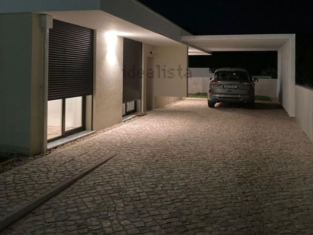 Moradia independente em Santo Onofre e Serra do Bouro