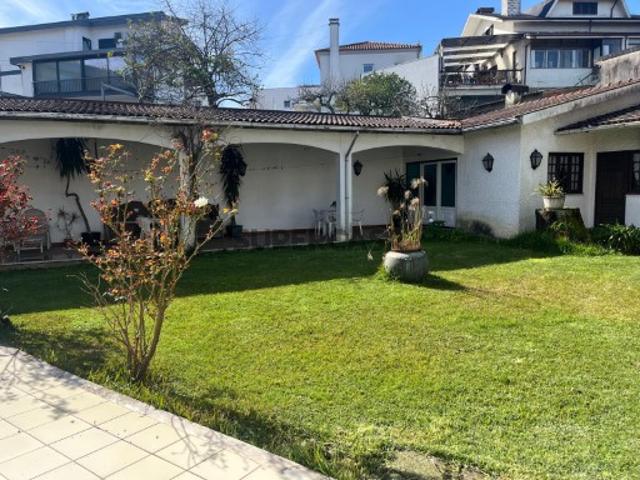 MORADIA DE PRESTIGIO NO CENTRO DE OLIV. AZEMÉIS | AMPLAS ÁREAS E ESPAÇOS DE LAZER