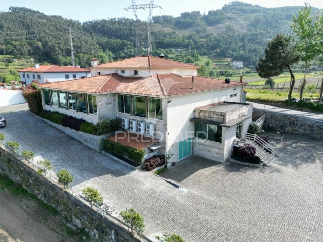 Moradia Individual C/ Habitação e Restaurante