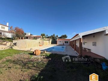 Moradia individual com anexos, piscina, armazéns e terreno Landal