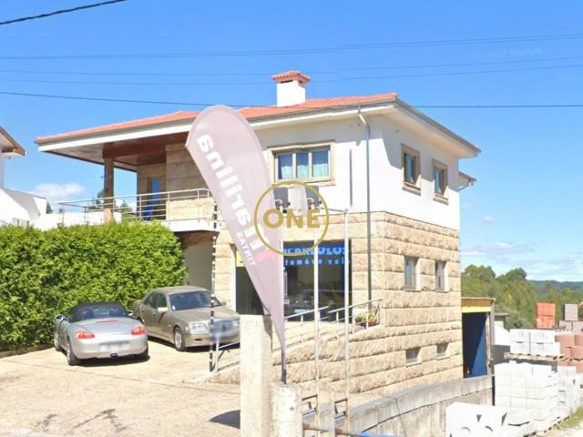 Moradia individual com comércio