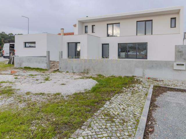 Moradia Individual Com Duas Suites