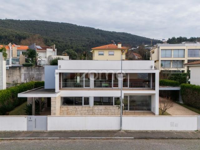 Moradia Individual de Luxo com Piscina Fraião, Braga