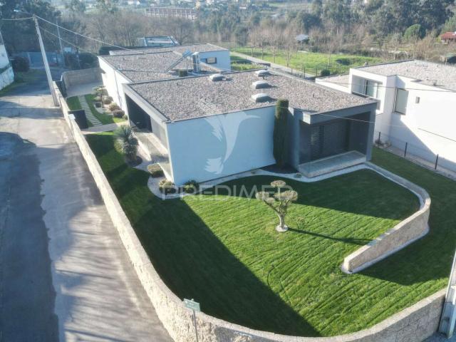 Moradia Individual de Luxo V3 Guimarães