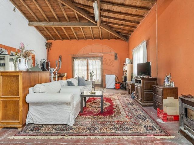 Moradia individual, inserida num amplo lote de 1.000 m², ide. 0m² Pico de Regalados, Gondiães e Mós