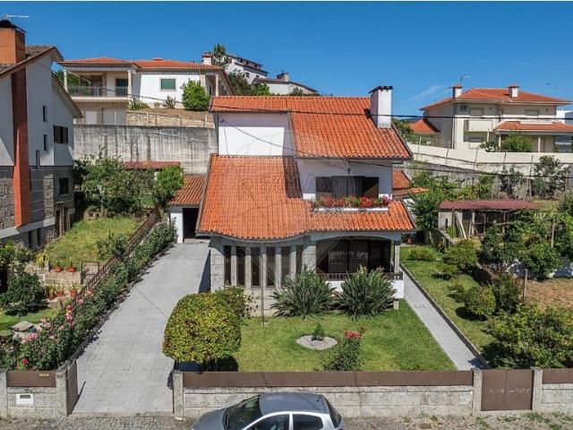 Moradia individual T3, em excelente estado de conservação. 0m² Arnóia